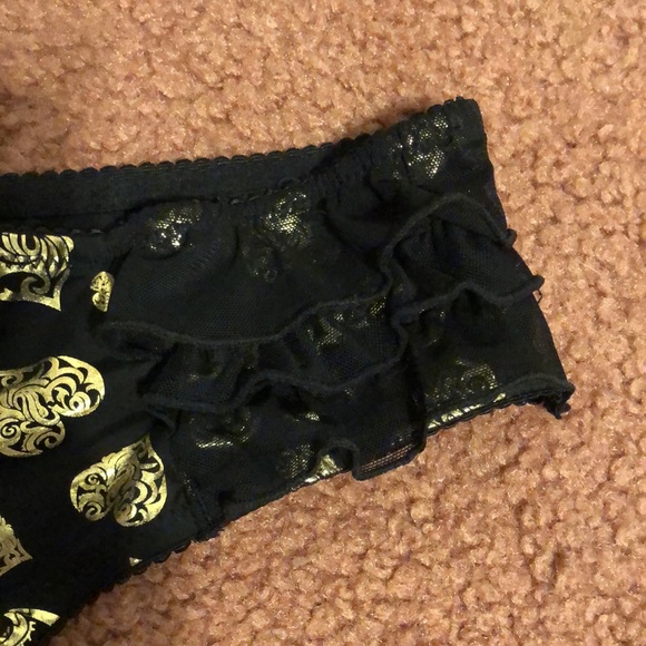 Adorable Black and Gold Ruffled Panties - Picture 2 of 4